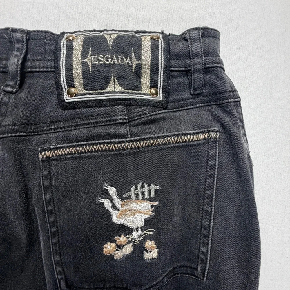 Esgada embroidered these fashion