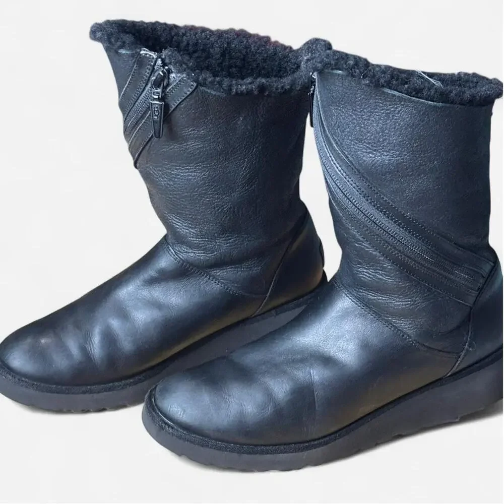 UGG simmens black