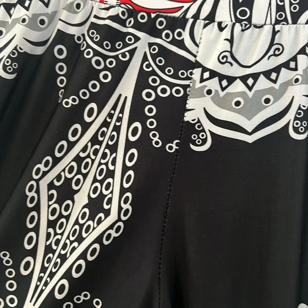 Women's Black and White Patterned Pants Medium