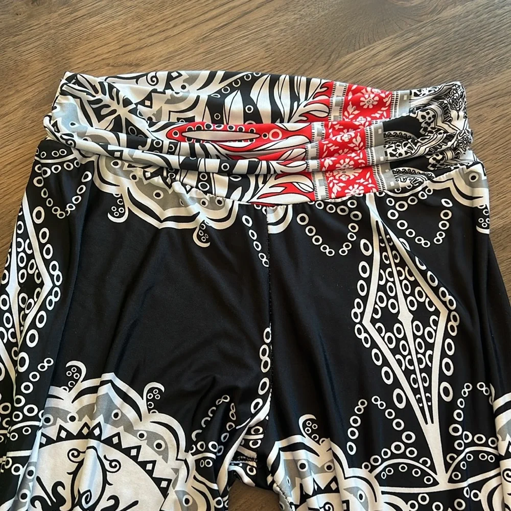 Women's Black and White Patterned Pants Medium