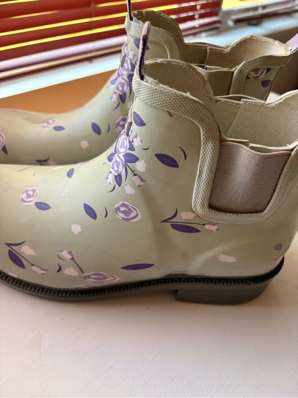 💙JBU Sage Green Chelsea Rain Booties with Lavender Floral Print