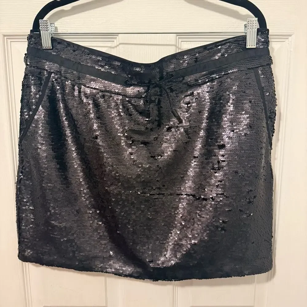 Mango centered trim black