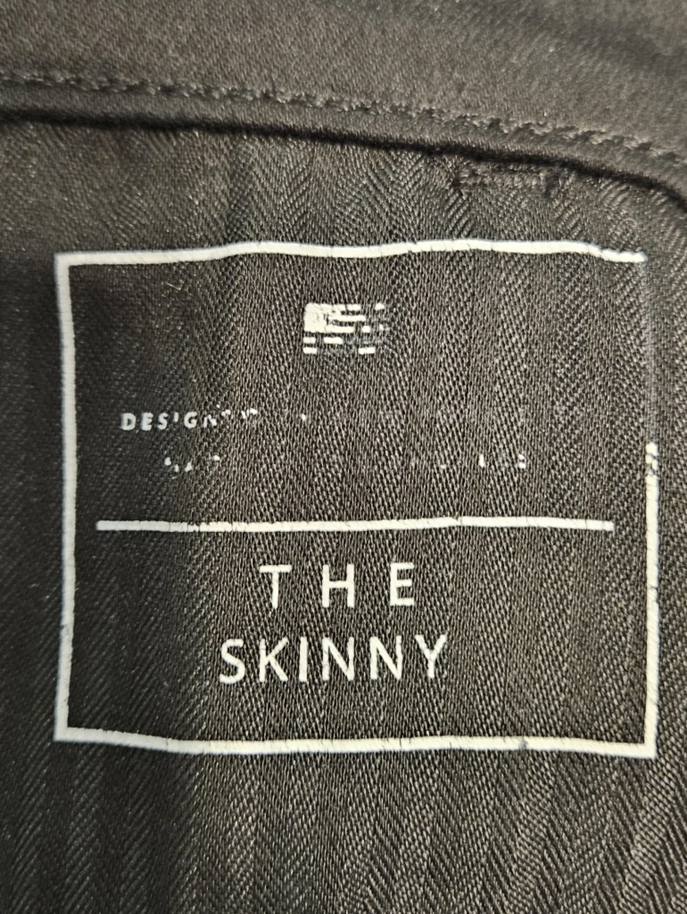 AYR Women's Skinny Jeans in Black
