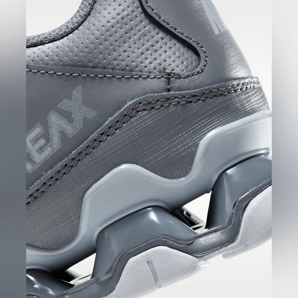 Nike sleek low