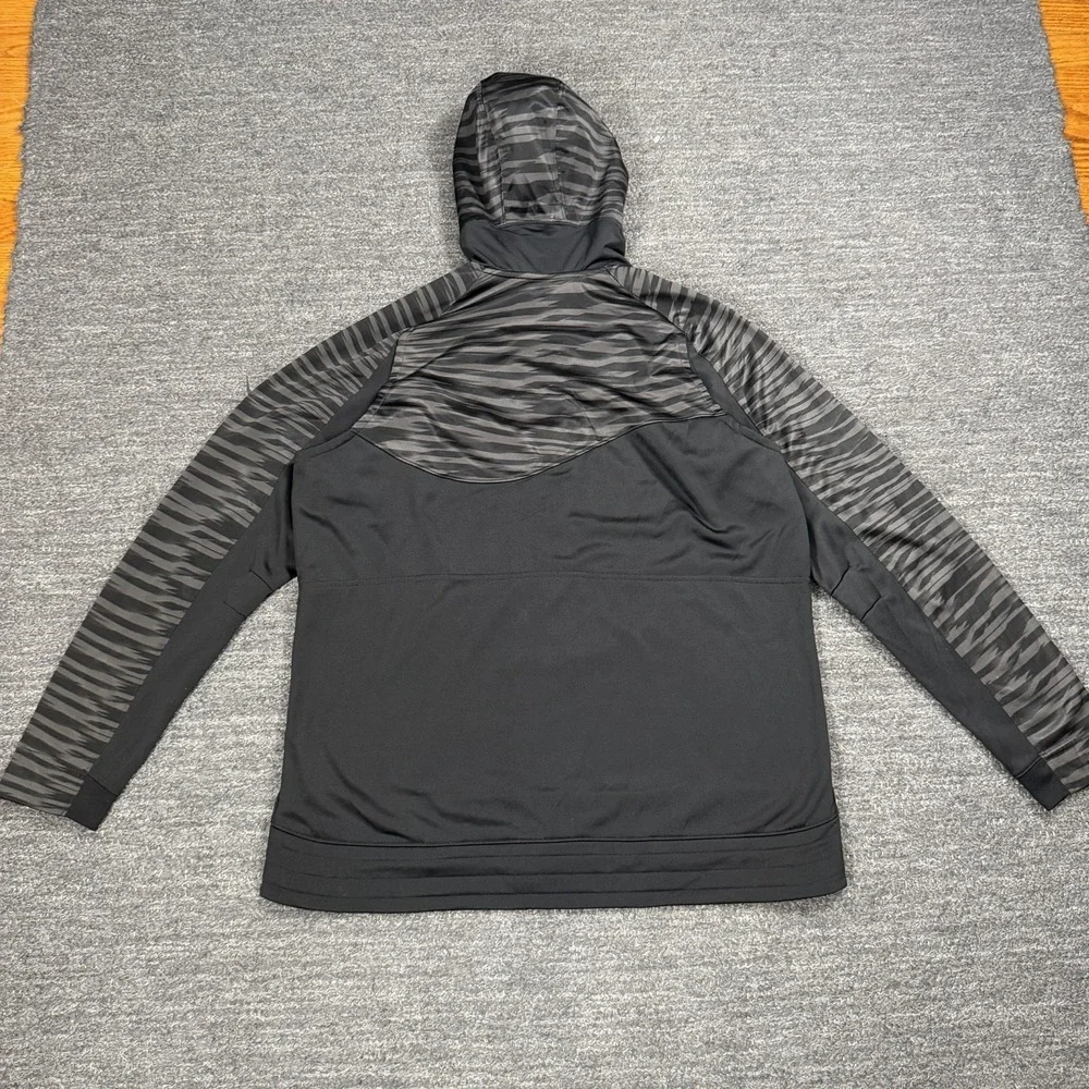 Nike jacket pocket flaw