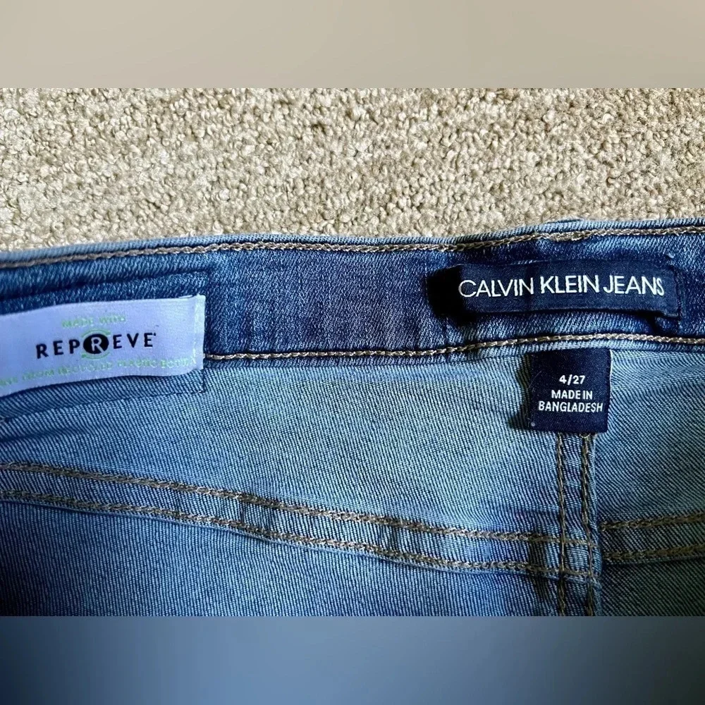 Calvin Klein Jeans Vintage Repreve High Rise Short - Size 4
