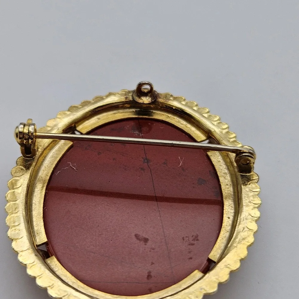 Unbranded vintage oval