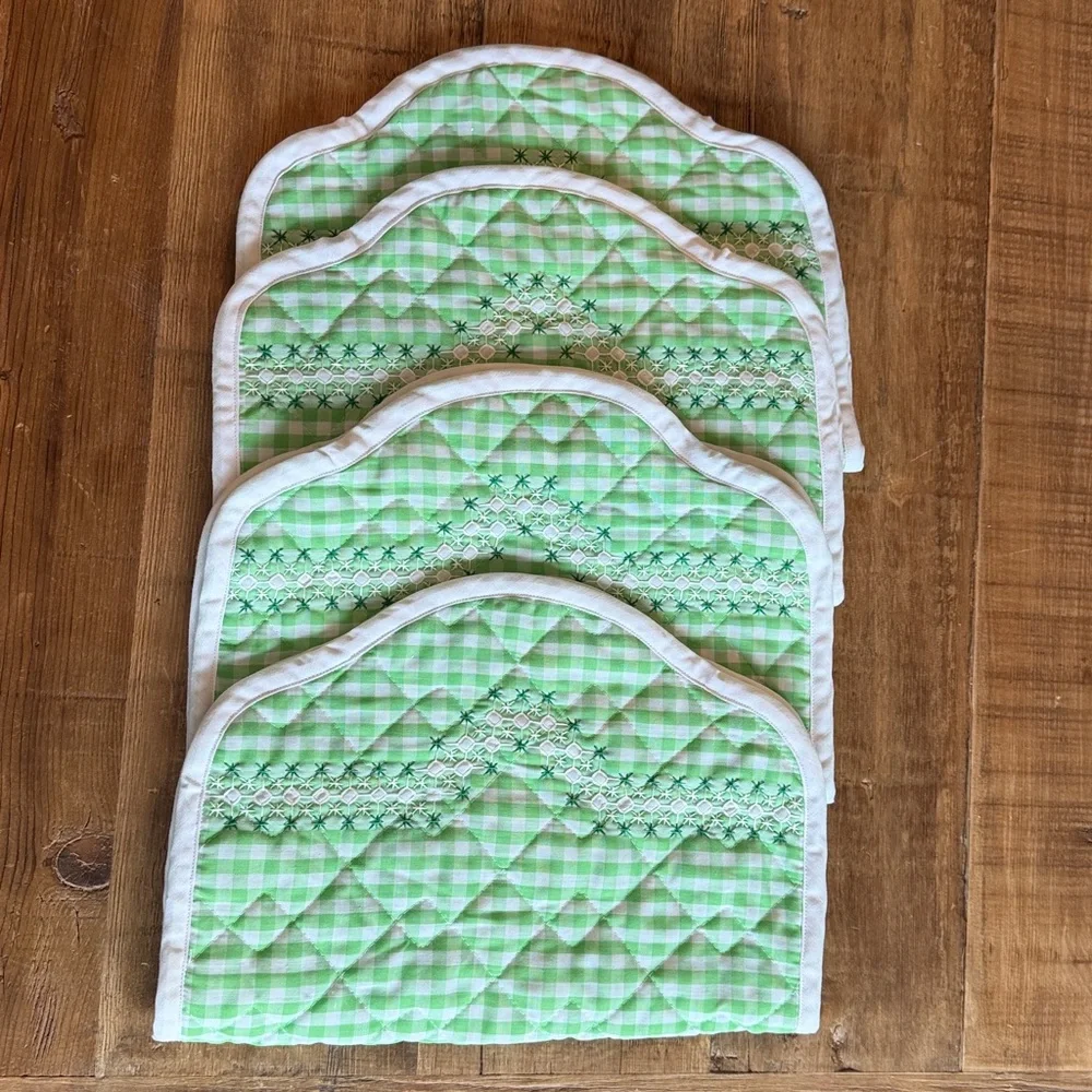 4 Vintage Embroidered Gingham Placemats 1970s Quilted Scalloped. Green/White EUC