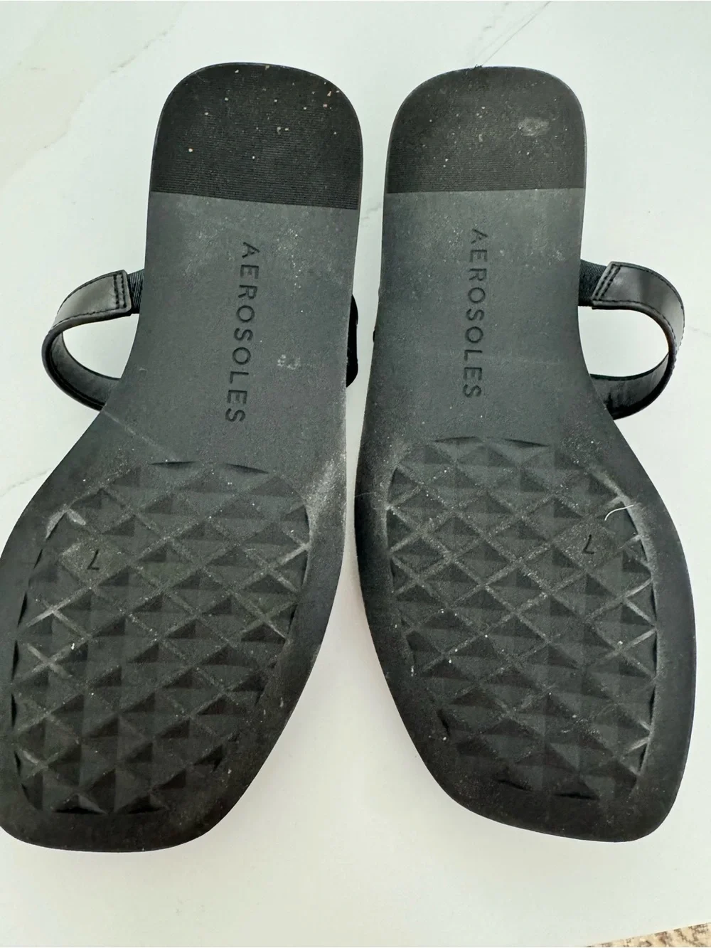 AEROSOLES sleek black