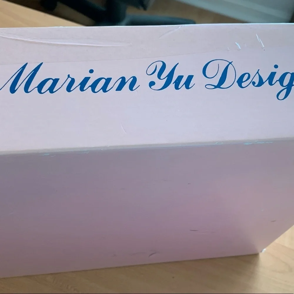 New vintage Dolls Marian Yu Designs 1987 Hierloom porcelain original box