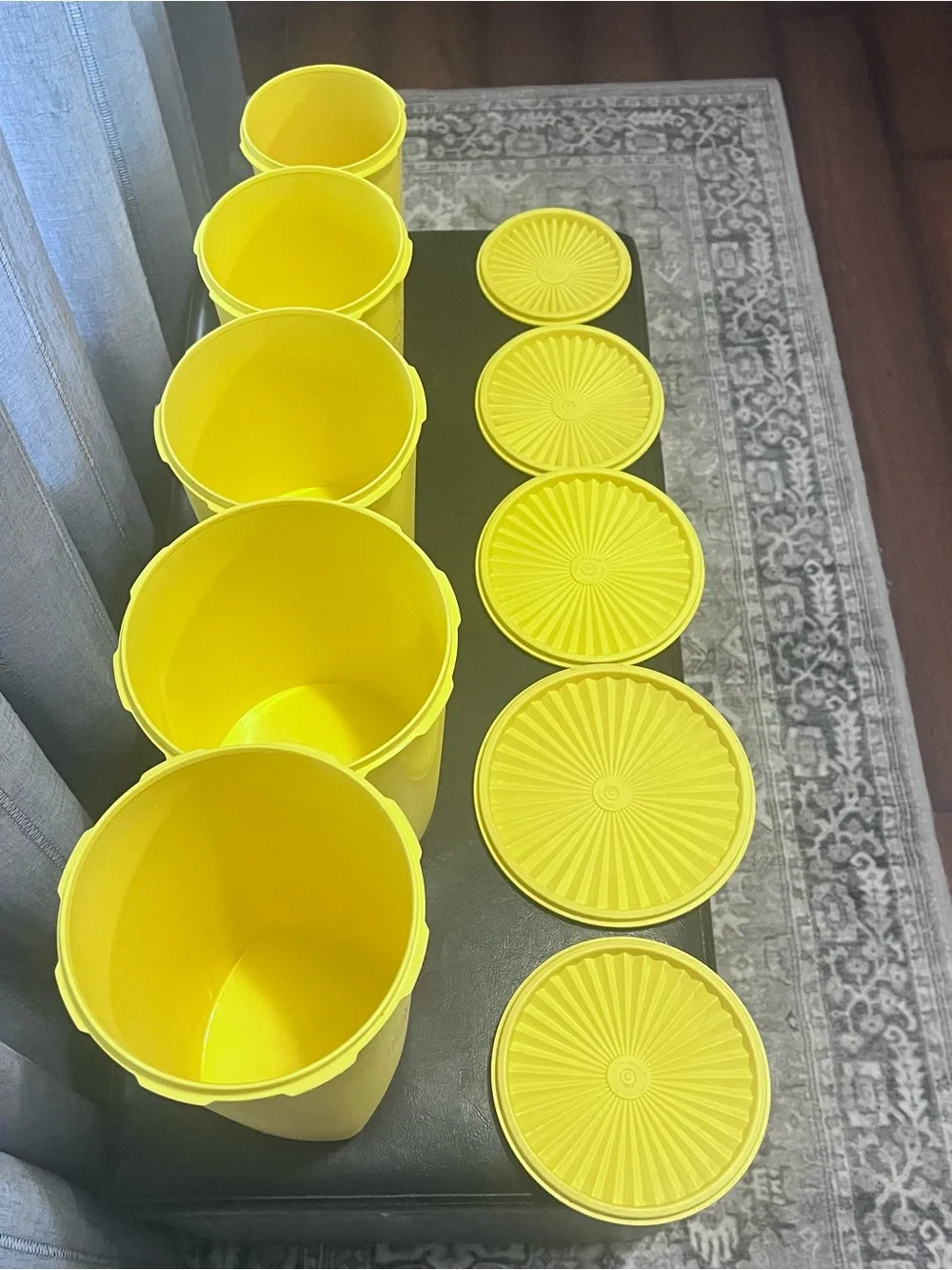 N/A vintage tupperware