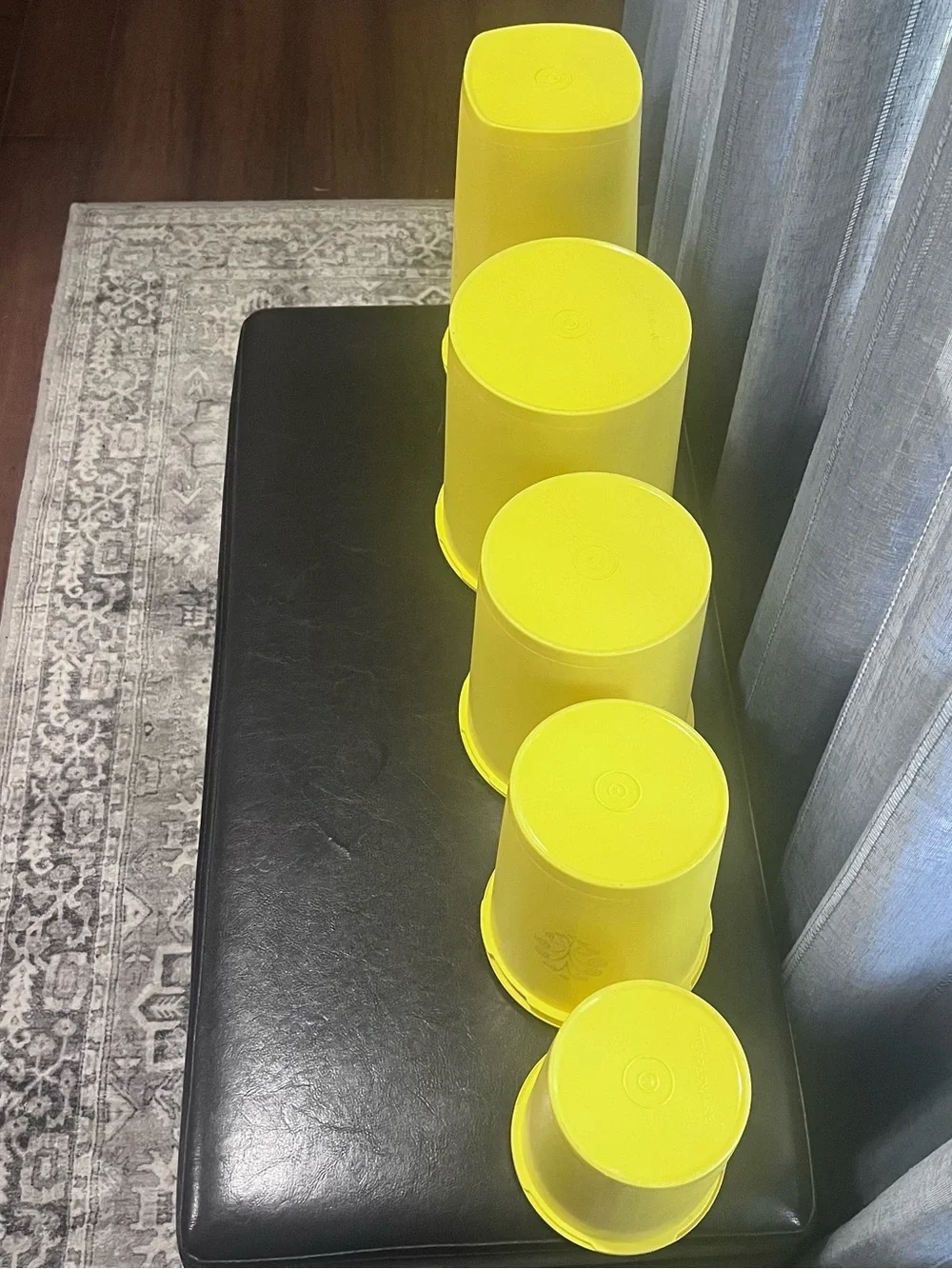 N/A vintage tupperware