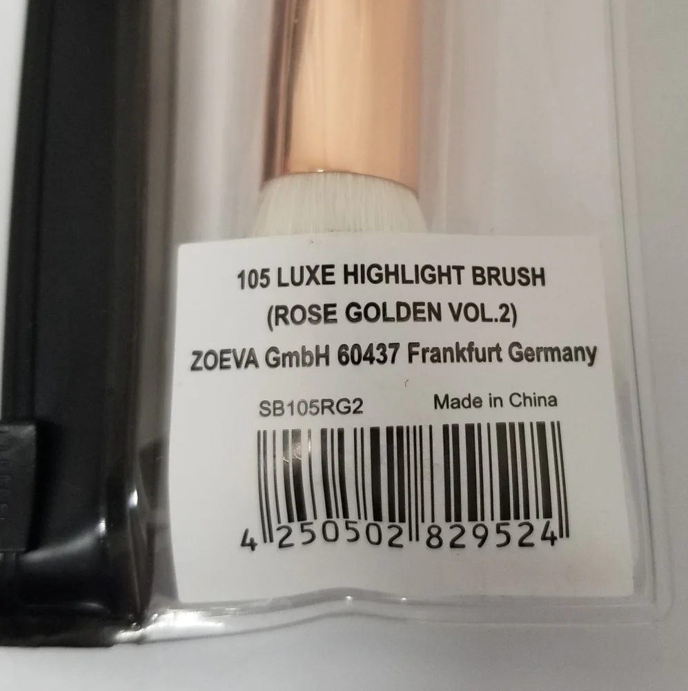 Zoeva Rose Golden 105 Luxe Highlight Brush NWT