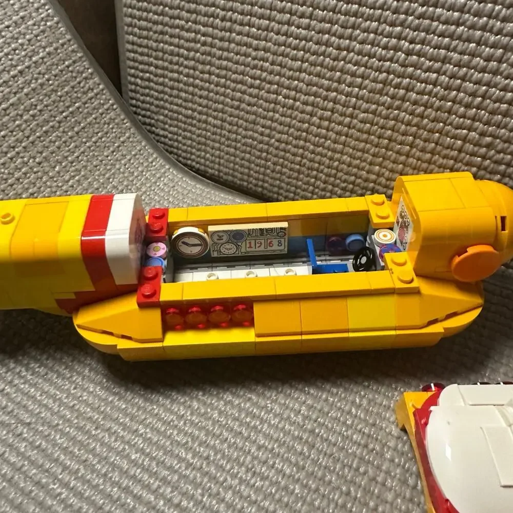 LEGO Ideas The Beatles Yellow Submarine ONLY 21306 Mostly Complete no figs
