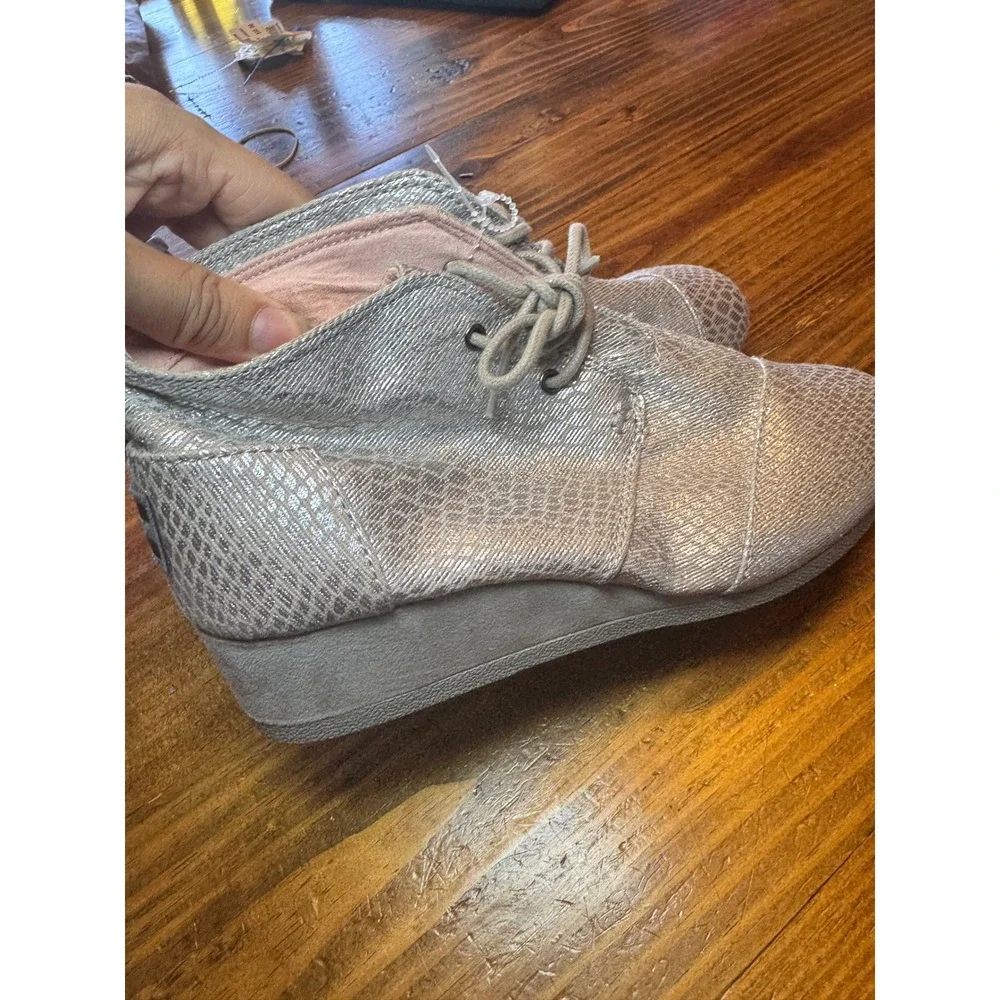 Toms desert wedge
