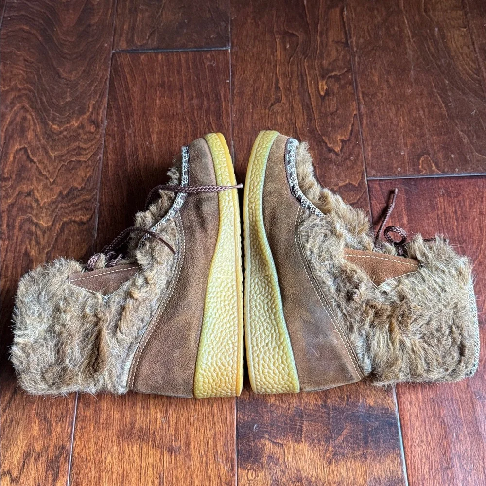 Vintage Women’s Faux Fur Wedge Suede Boots, Size 8, color Brown.