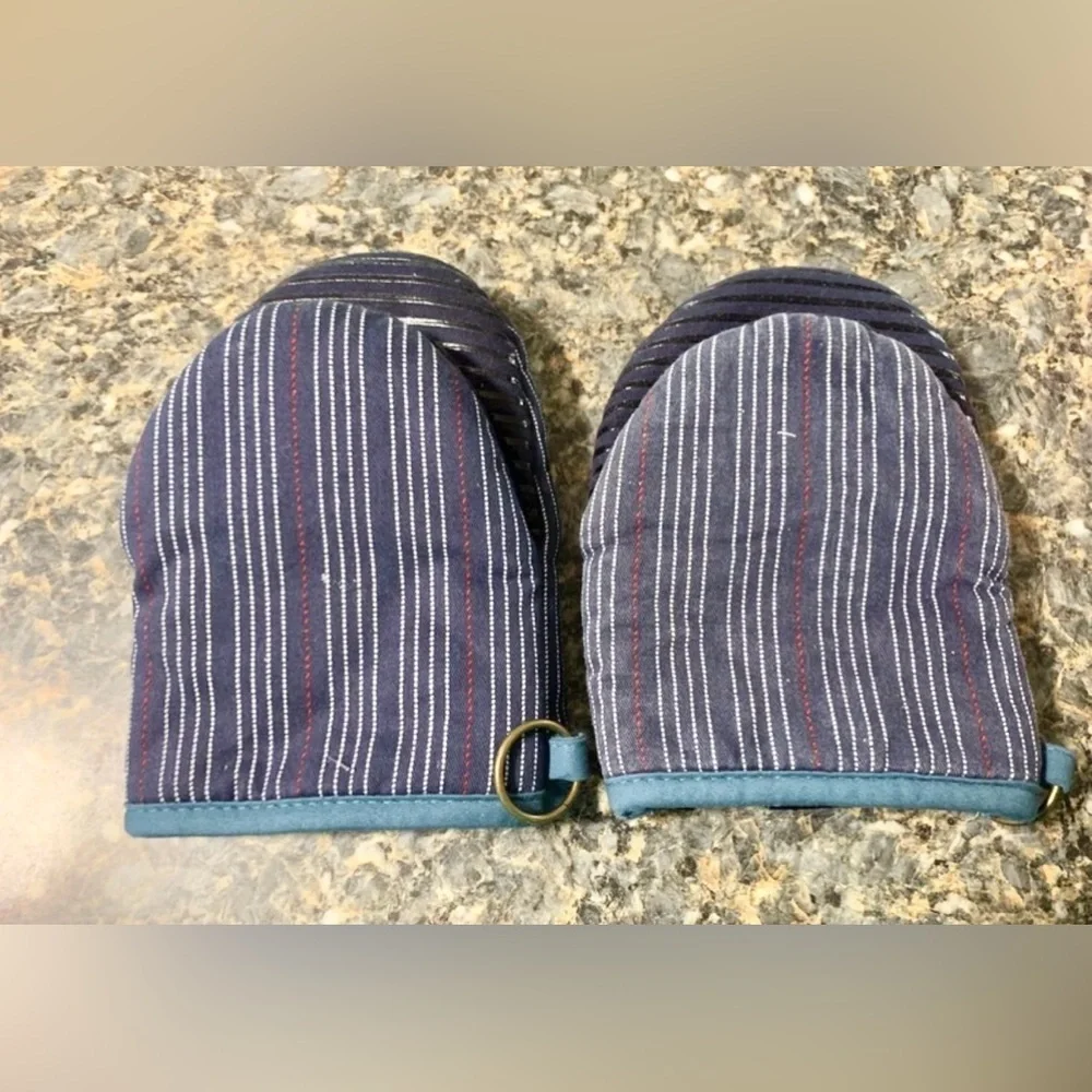 Pot holders Nautica lot of 2 kitchen oven mitts