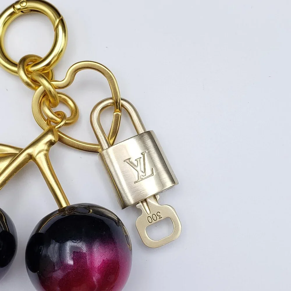 Louis Vuitton elegant apple