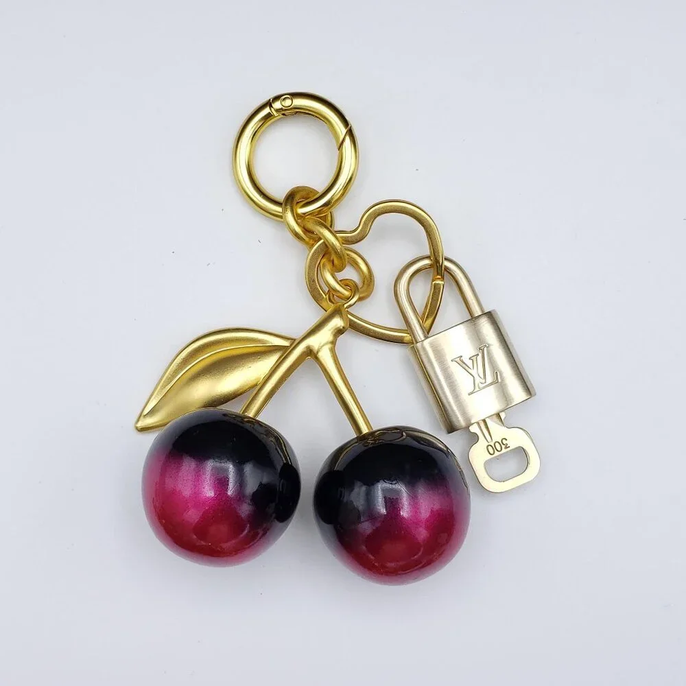 Louis Vuitton elegant apple