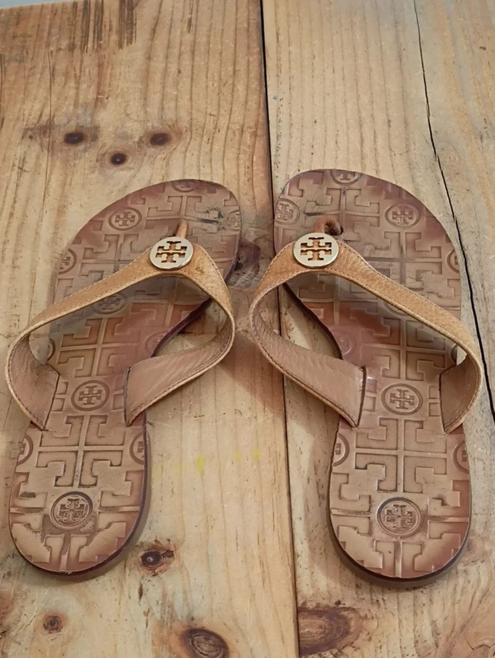 Tory Burch Thora Tan Leather Logo Thong Flat Sandals Fits Size 7.5-8