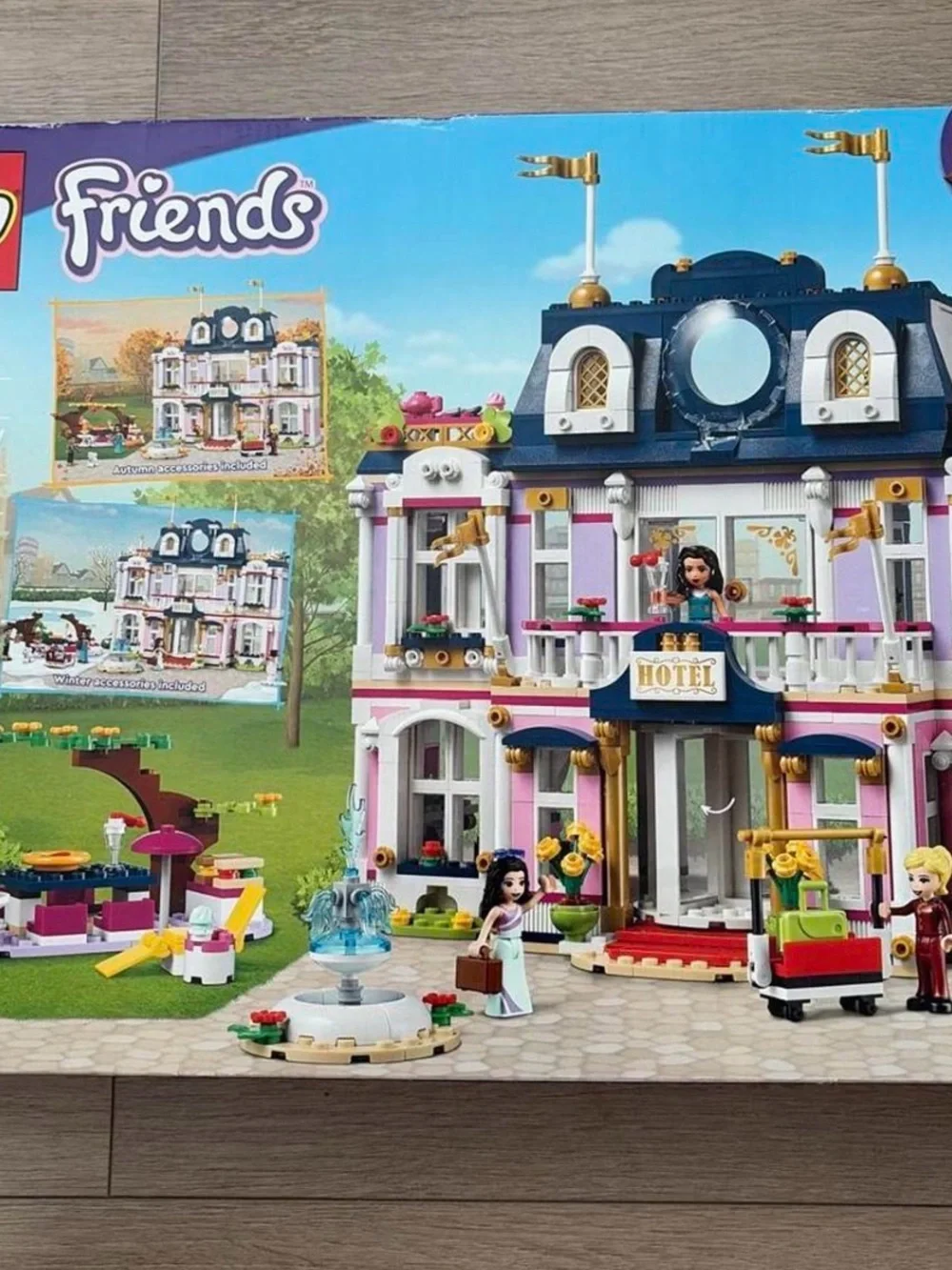 FRIENDS Pink, Blue and White Grand Hotel Building Set Brand New-DISCONTINUED SET