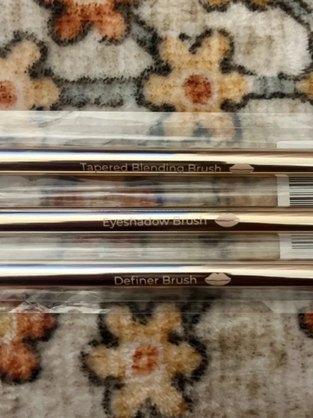 M.I.A. BY MASSIEL one libra brushes