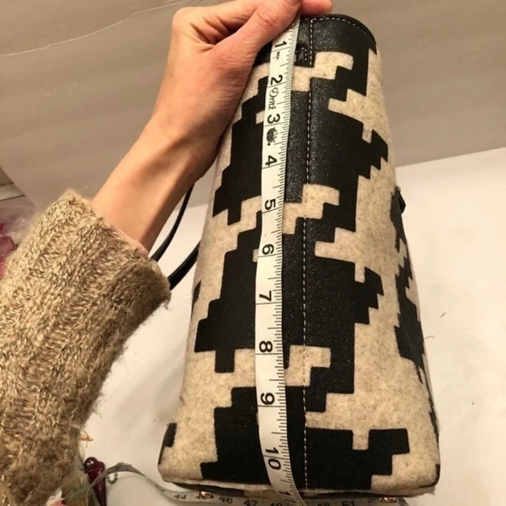 Kate spade houndstooth twinkle harmony wool tote bag in black dark beige