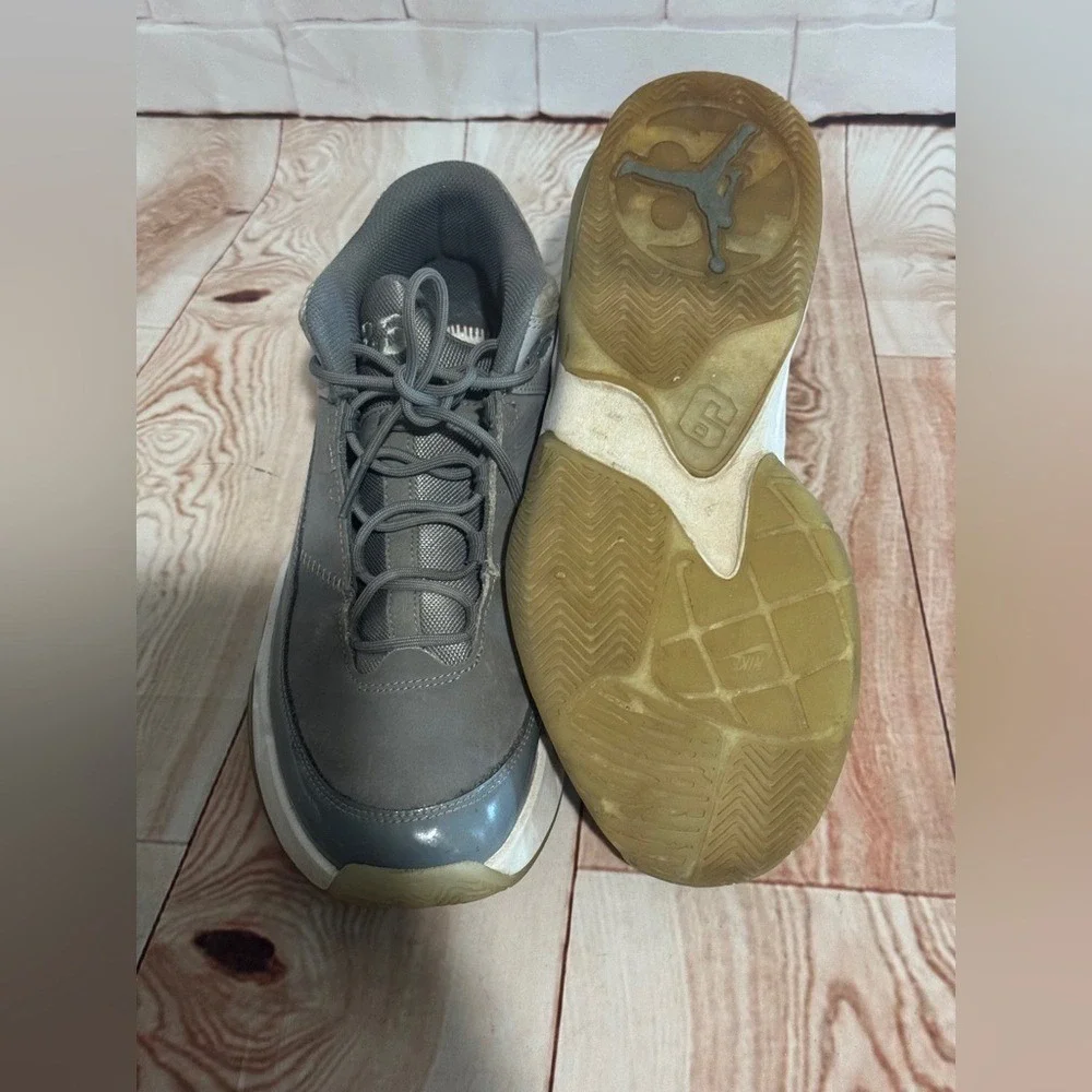 Jordan shoe hip style