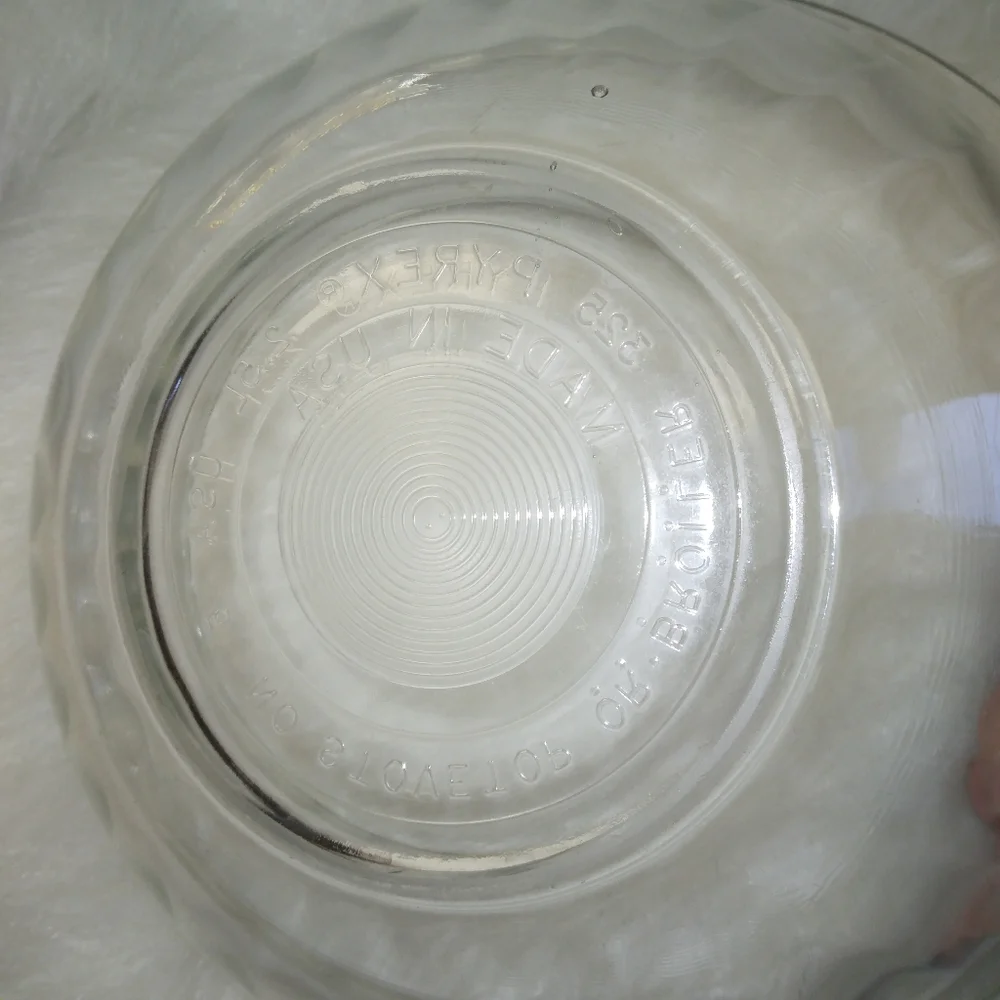 PYREX 325 Clear Scallop Mixing Bowl, 2.5L