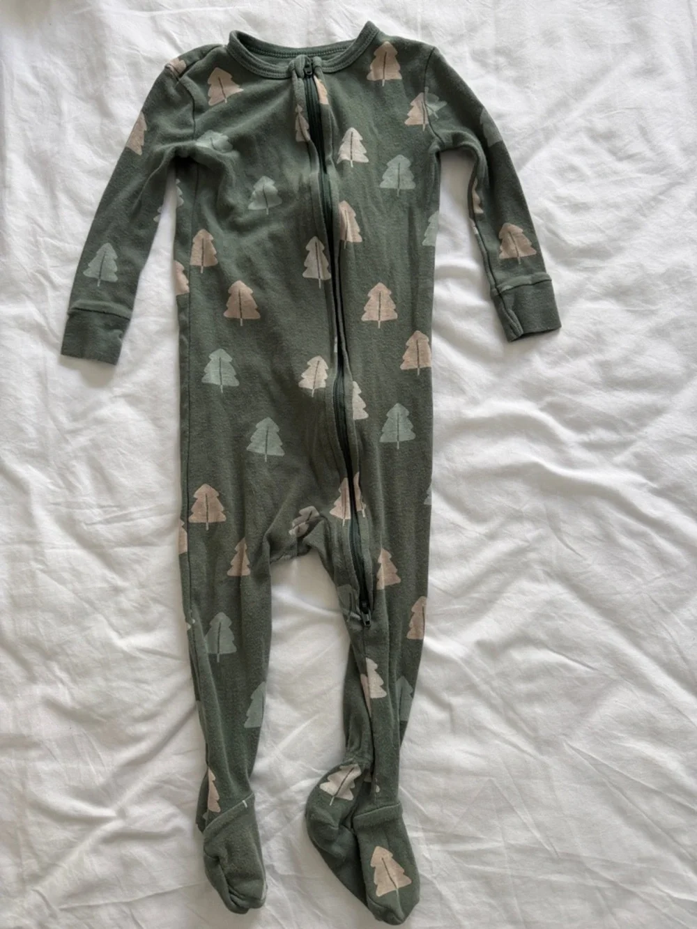 Bay 9-12 months clothing bundle rainbow- Star Wars- trees