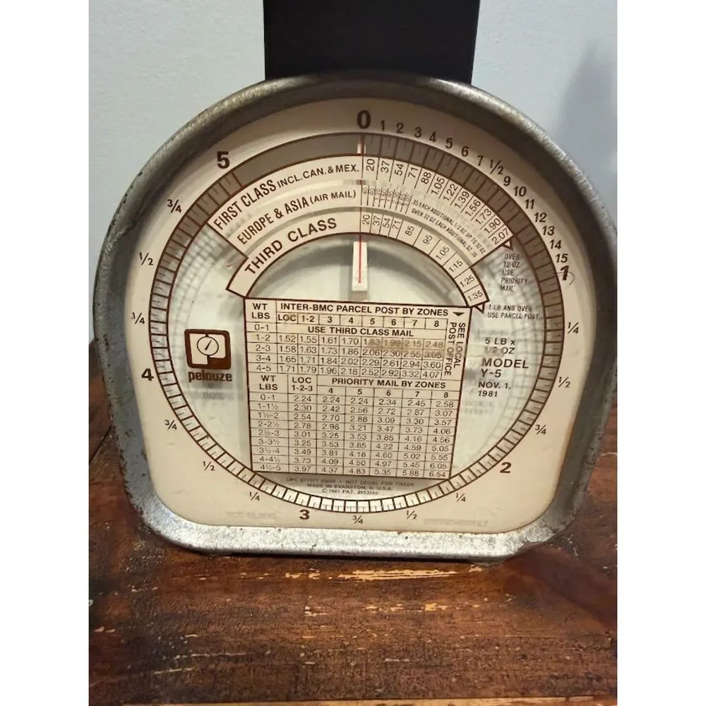 vintage Pelouze mechanical postal scale