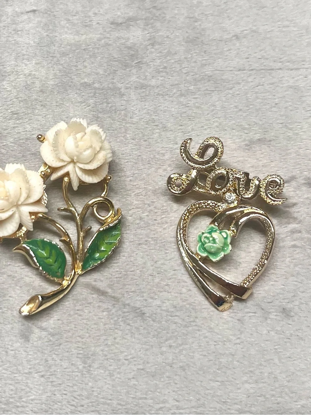 Vintage gold tone brooch lot - white flower - love - green - signed Gerry’s