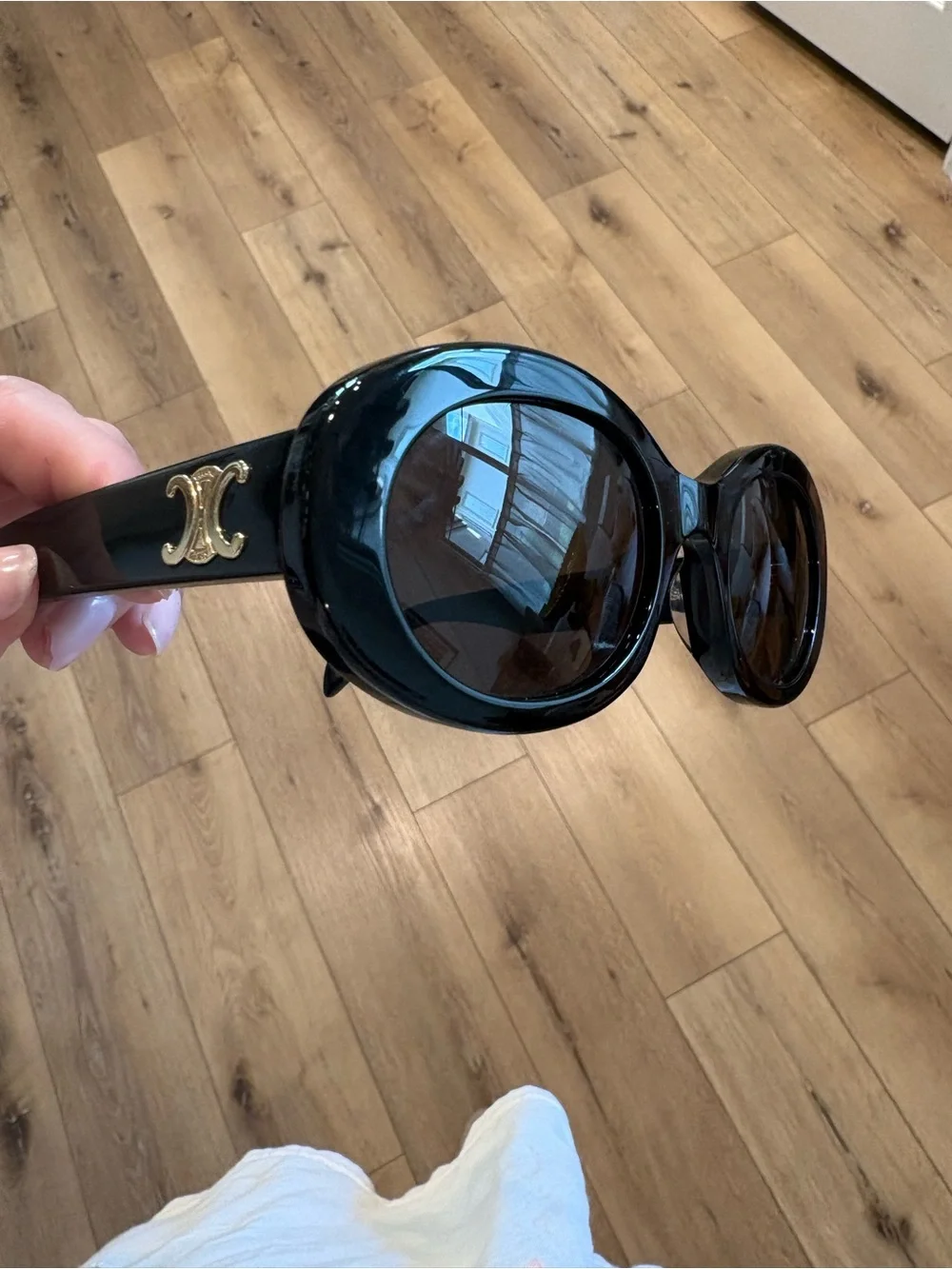 Celine bold oval