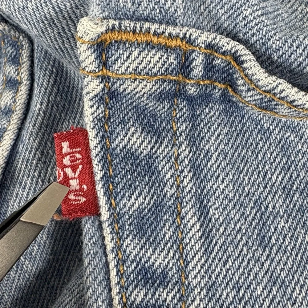 Vintage‎ Y2K Levi's 501 Button Fly Jeans Fits 36x31 Red Tab Distressed Fade Blue