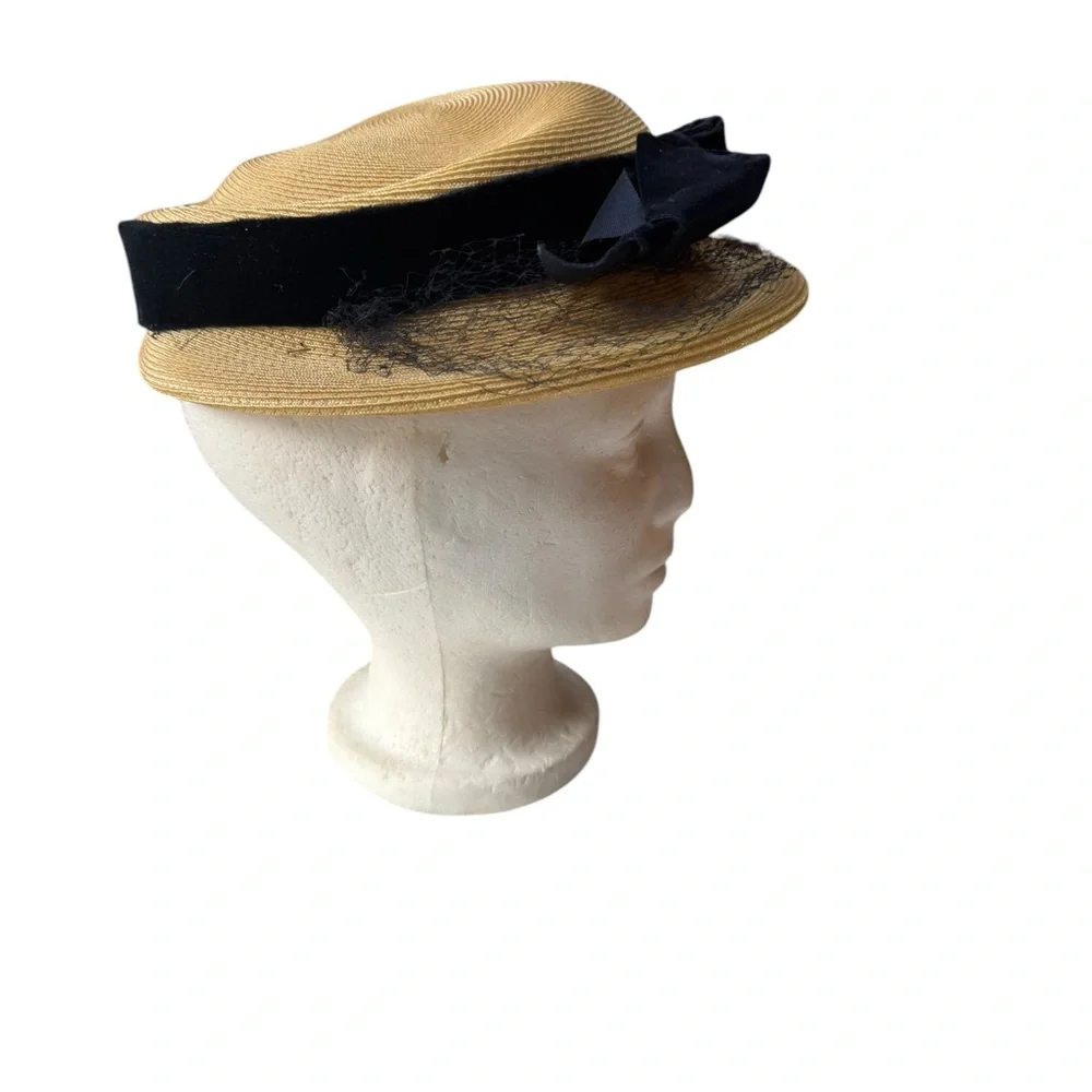 1940s Straw Hat w/Velvet Ribbon & Netting‎