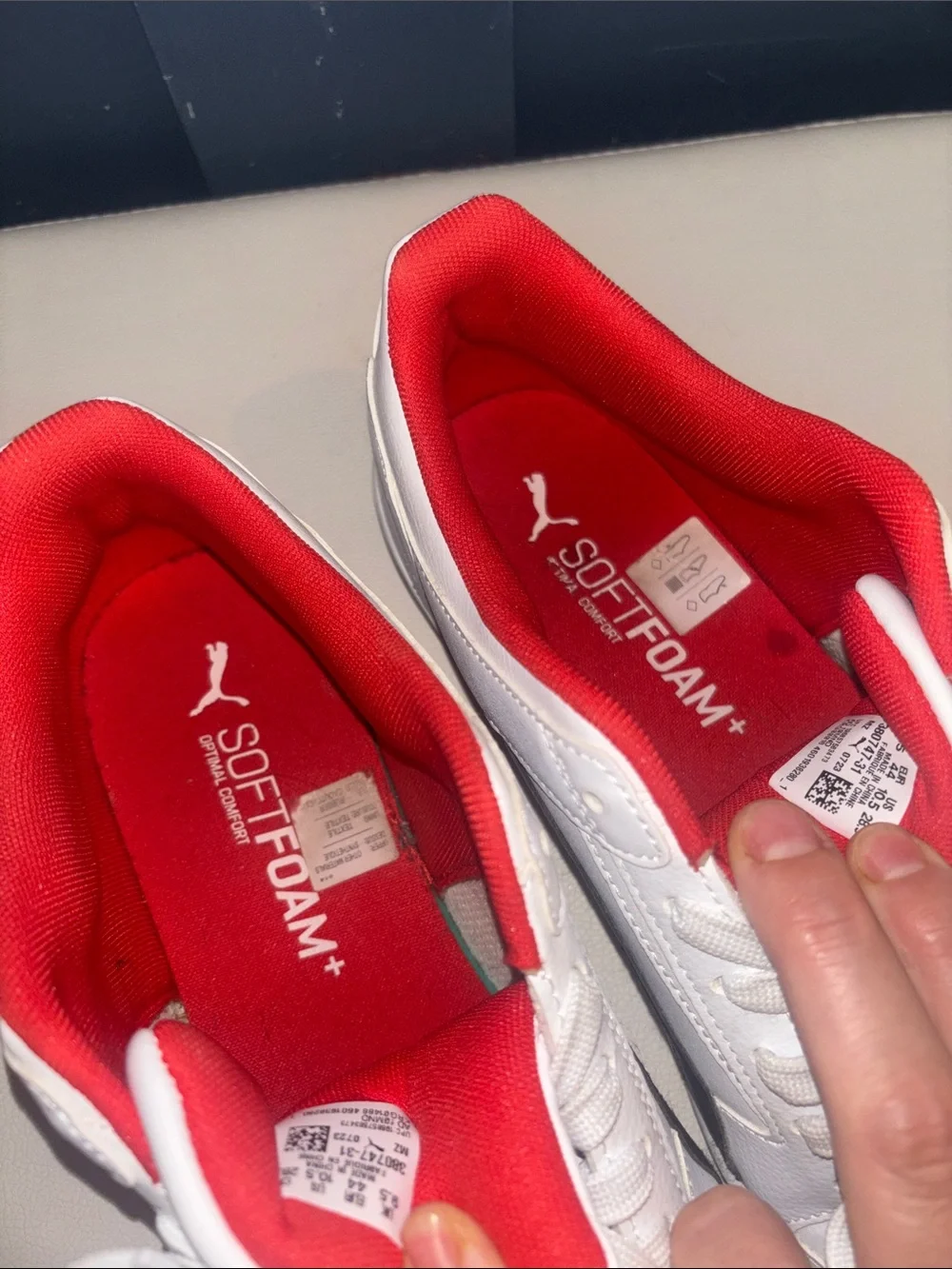 Men’s Puma SoftFoam White Low-Top Sneakers with Black Formstrip and Red Collar