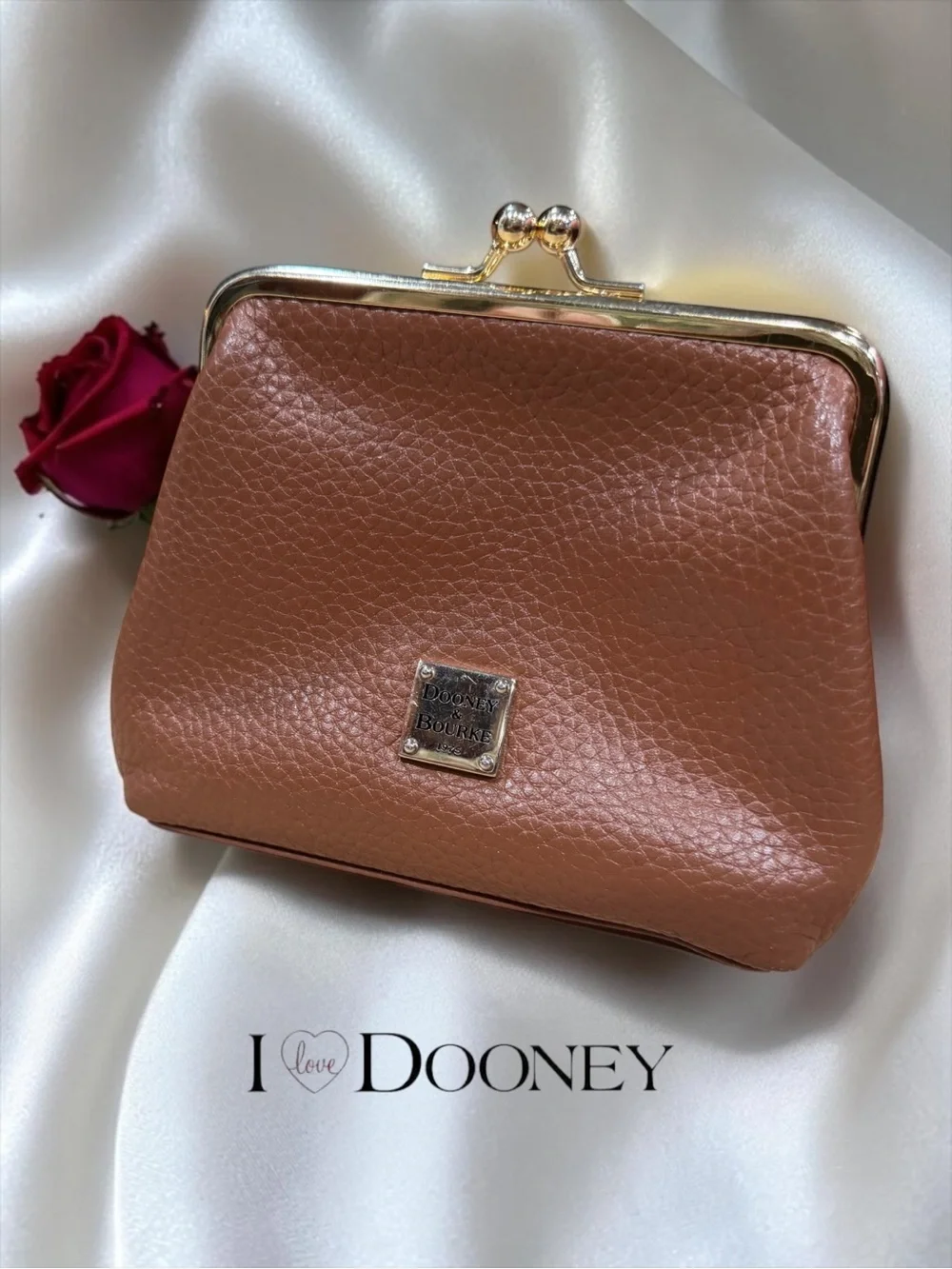 Dooney & Bourke classic dooney