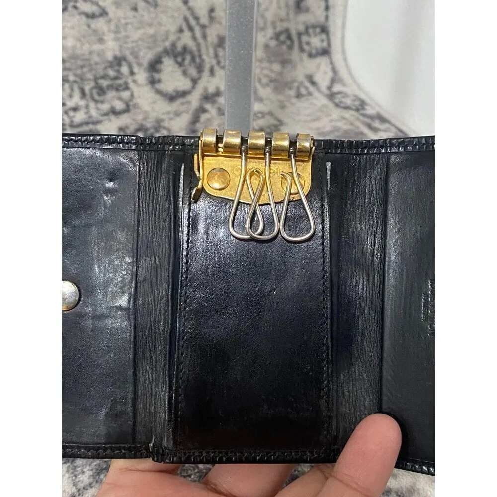 Louis Vuitton compact elegant