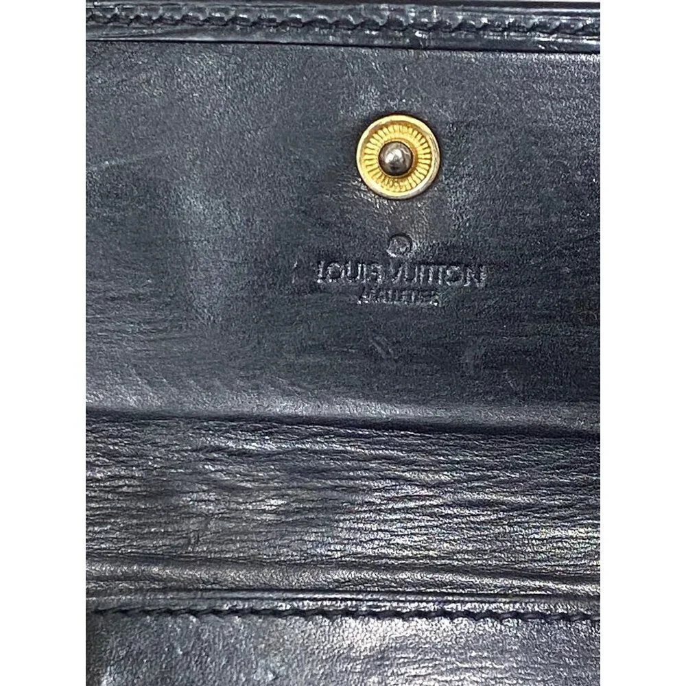 Louis Vuitton compact elegant