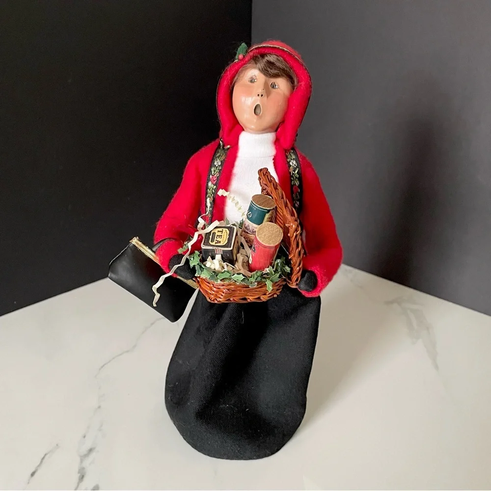 Traditional Shopper Woman with Basket - Caroler by Byers' Choice