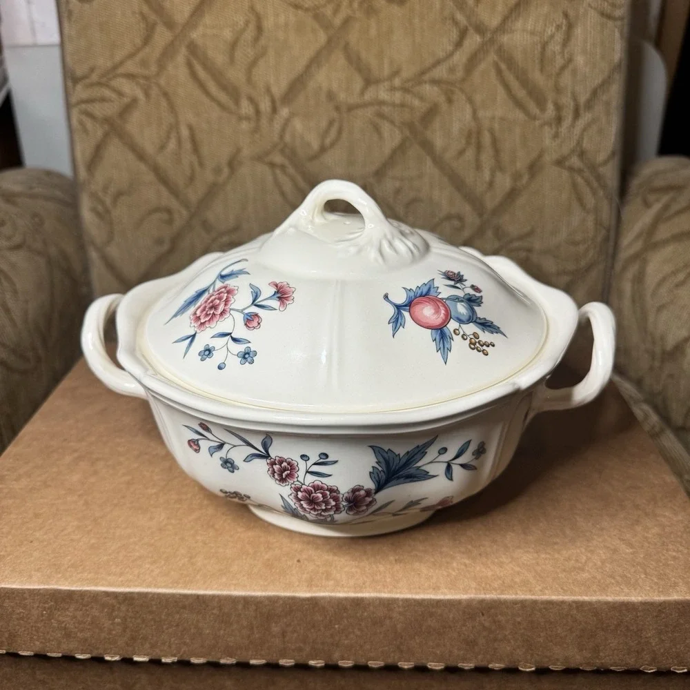 Wedgwood‎ WILLIAMSBURG POTPOURRI 8 1/2