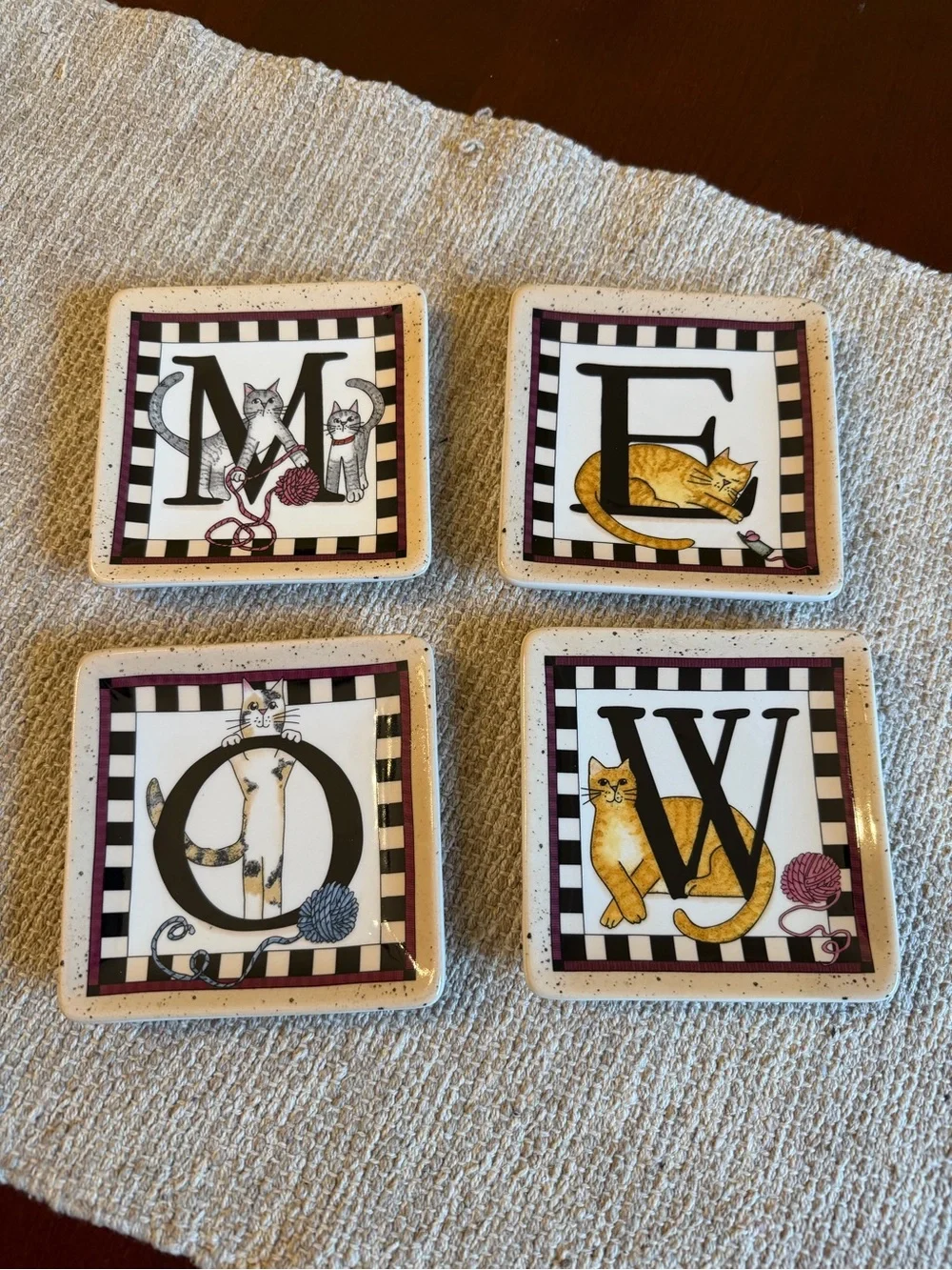 Set/4 MEOW Cat Appetizer/Dessert Plates