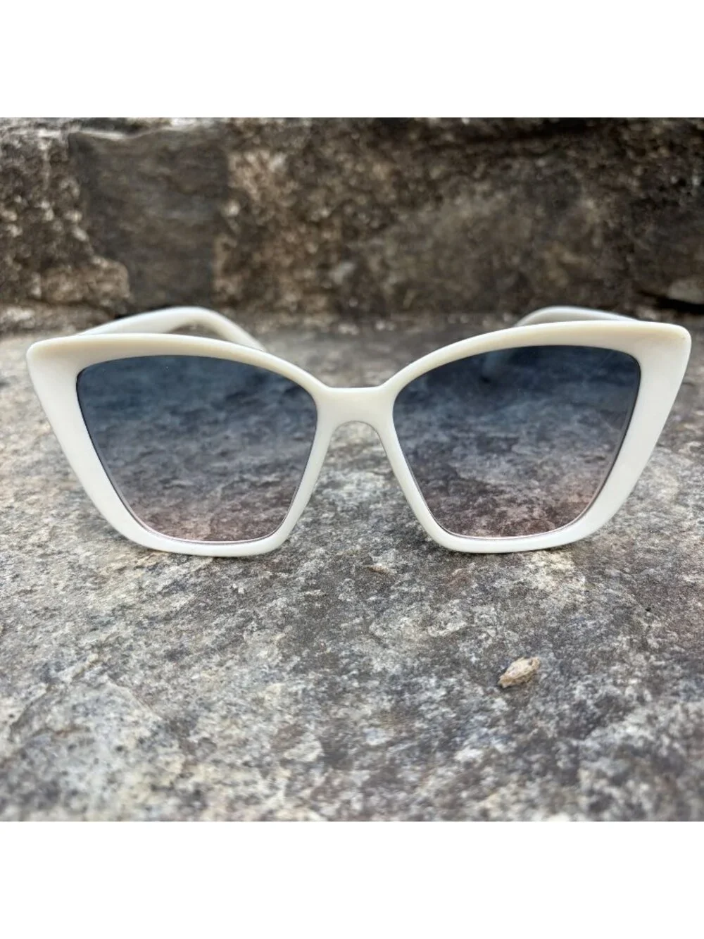 N/A chic cream