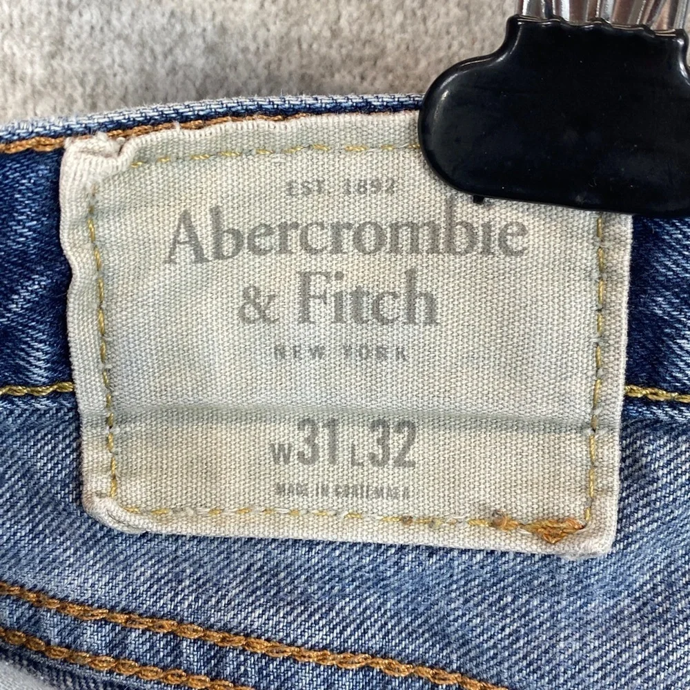 Abercrombie & Fitch thigh hole
