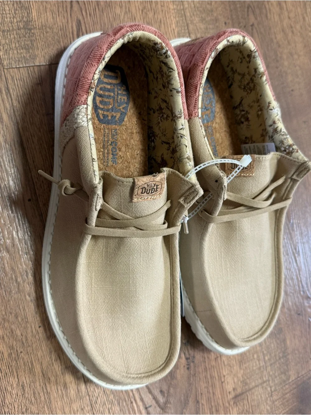 Hey Dude stitch upper detailing