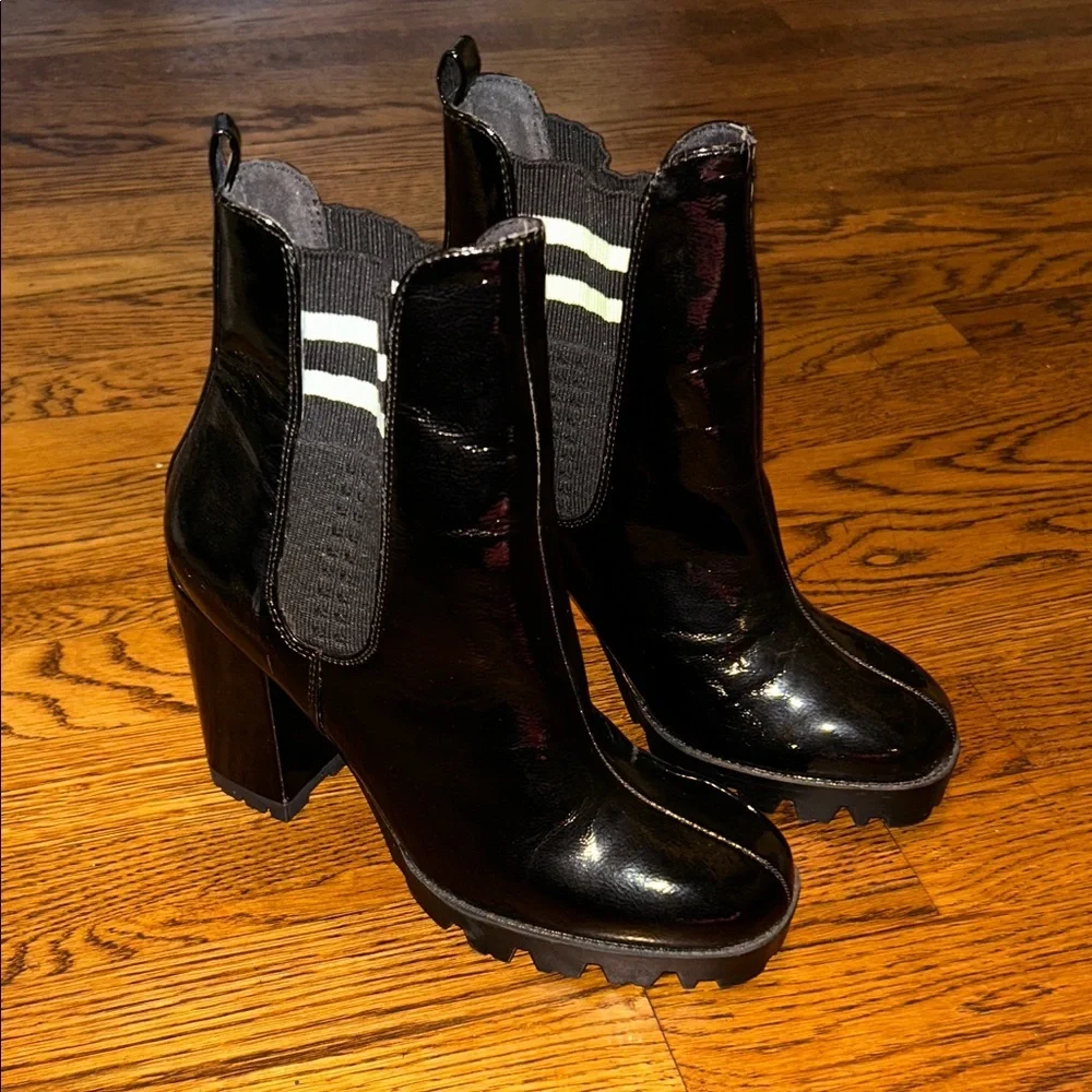 Forever 21 Black Patent Chelsea Booties Size 8 Chunky Block Heel Lug Sole