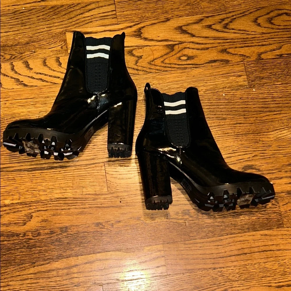 Forever 21 Black Patent Chelsea Booties Size 8 Chunky Block Heel Lug Sole