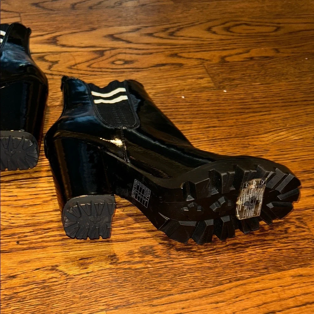 Forever 21 Black Patent Chelsea Booties Size 8 Chunky Block Heel Lug Sole