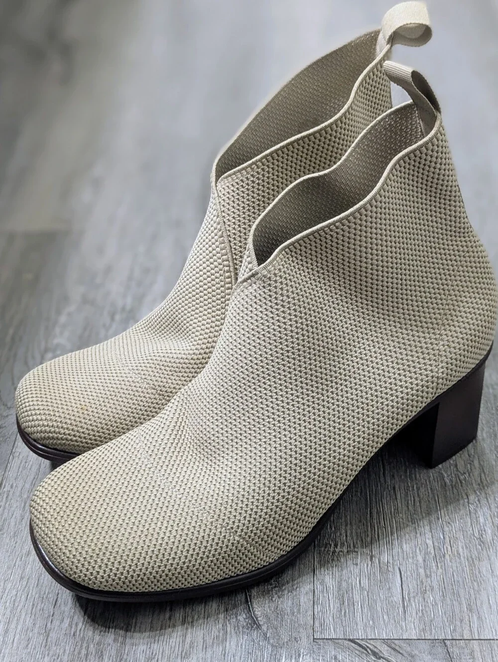 CHARLESTON SHOE CO. stylish cream