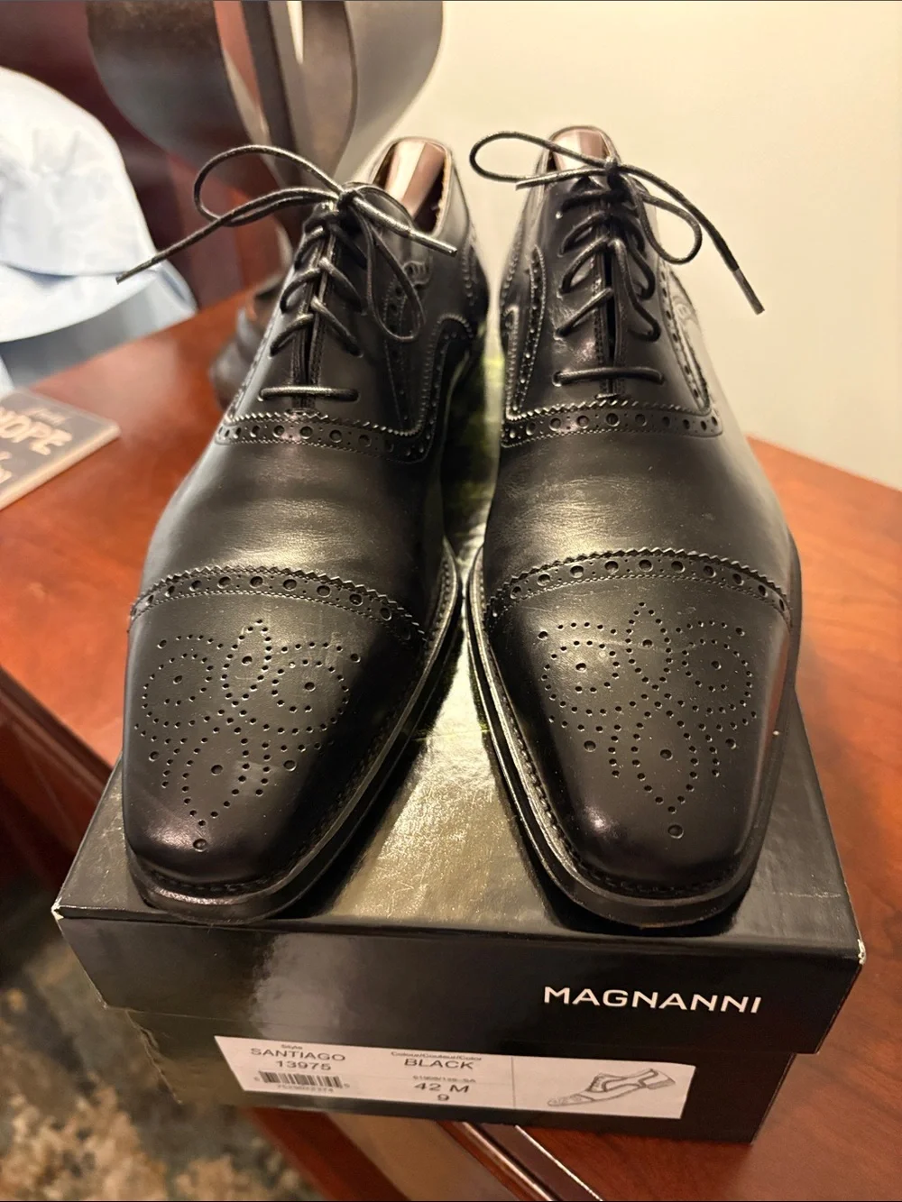 Magnanni Black Perforated Cap-Toe Oxford Shoes